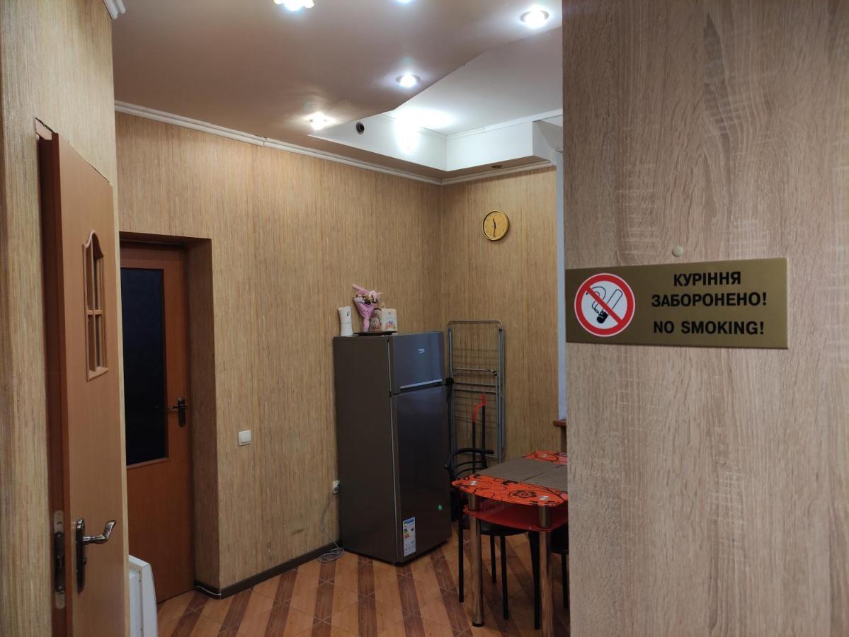 Квартира Біля Залізничного Вокзалу Lviv Bagian luar foto